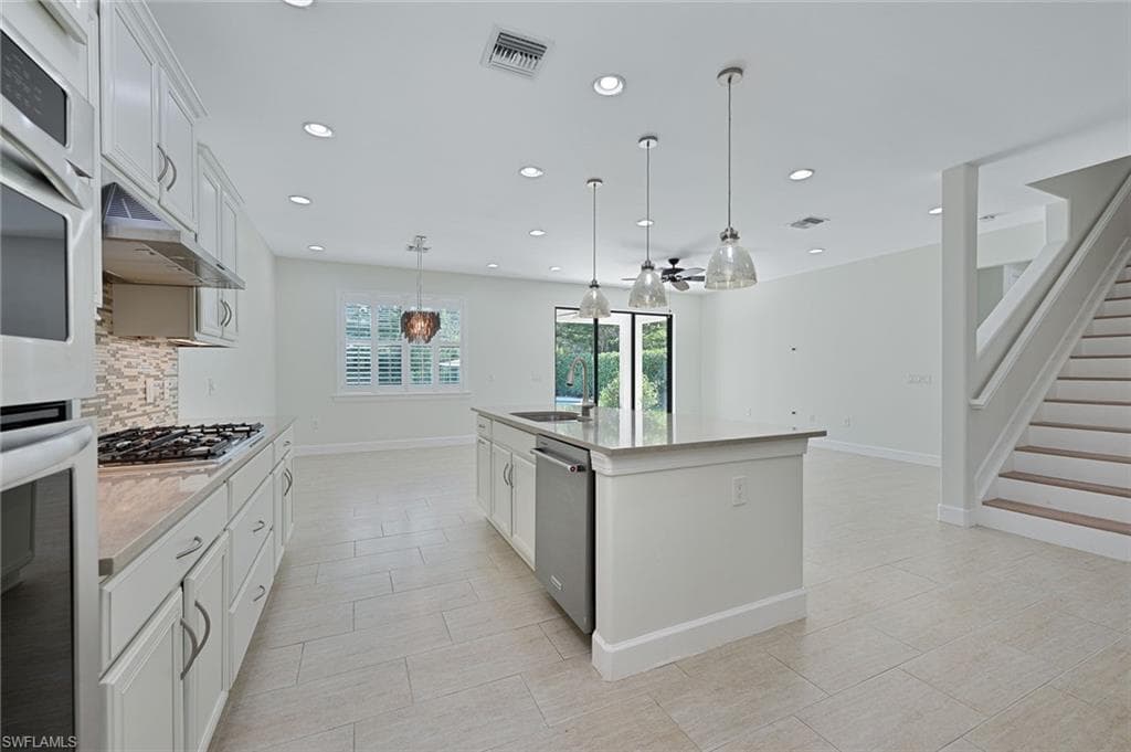 16173 Camden Lakes Cir, Naples, FL 34110-6