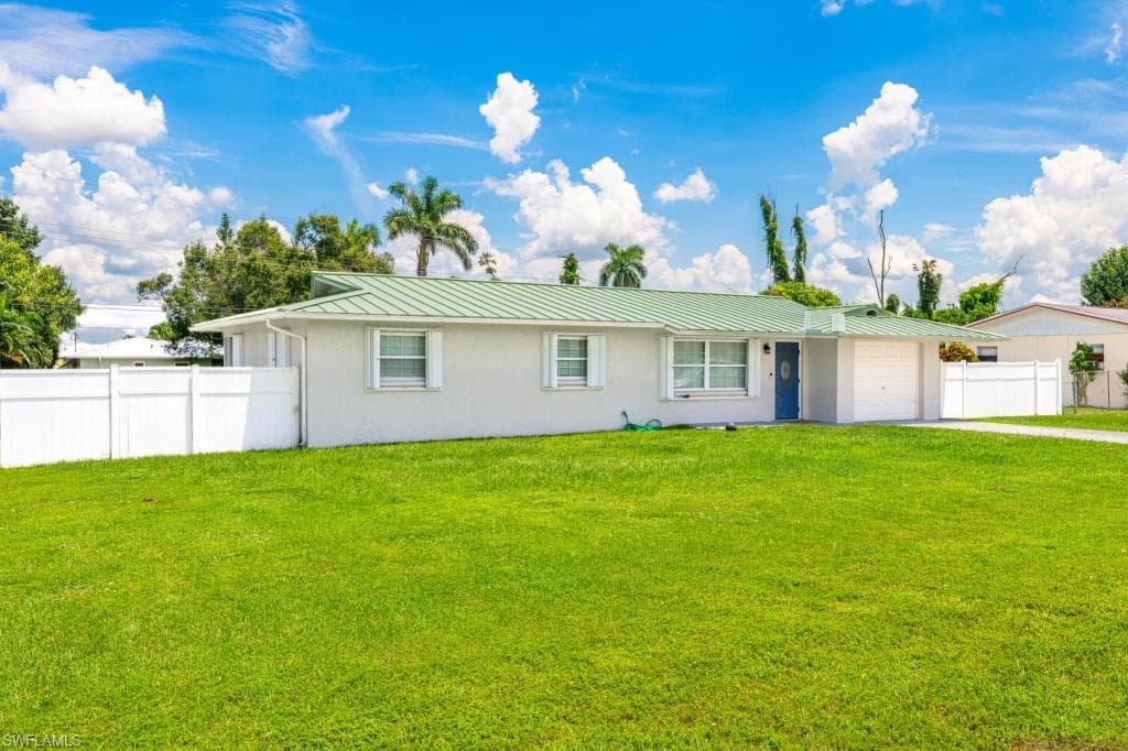 165 Charles St, Fort Myers, FL 33905-3