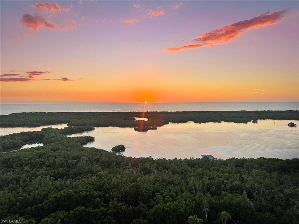 13925 Old Coast Rd Ph02, Naples, FL 34110-9