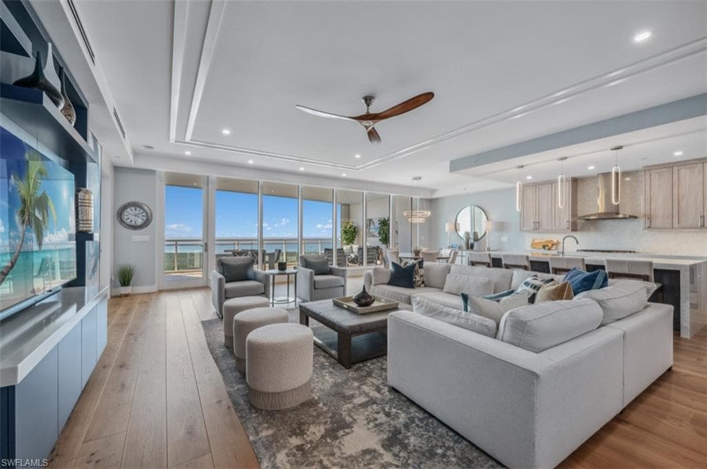 13925 Old Coast Rd Ph02, Naples, FL 34110-11