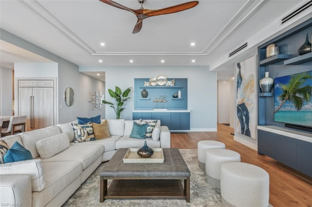 13925 Old Coast Rd Ph02, Naples, FL 34110-13