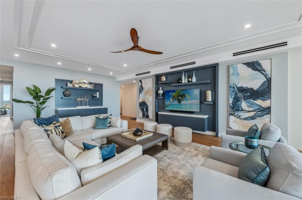 13925 Old Coast Rd Ph02, Naples, FL 34110-14