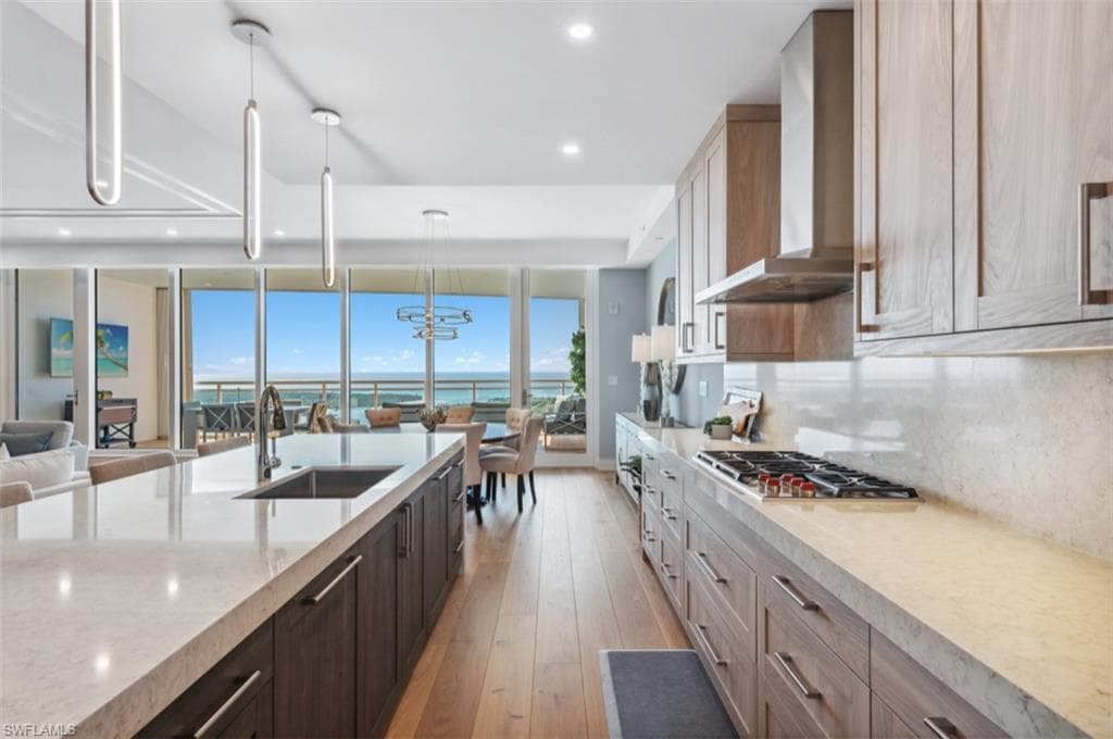 13925 Old Coast Rd Ph02, Naples, FL 34110-18