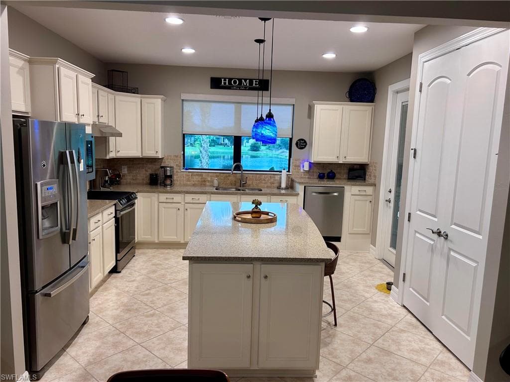 10979 Glenhurst St, Fort Myers, FL 33913-9
