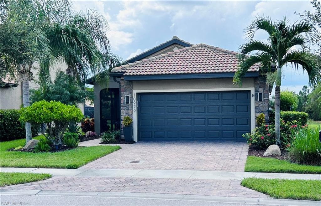 10979 Glenhurst St, Fort Myers, FL 33913-1