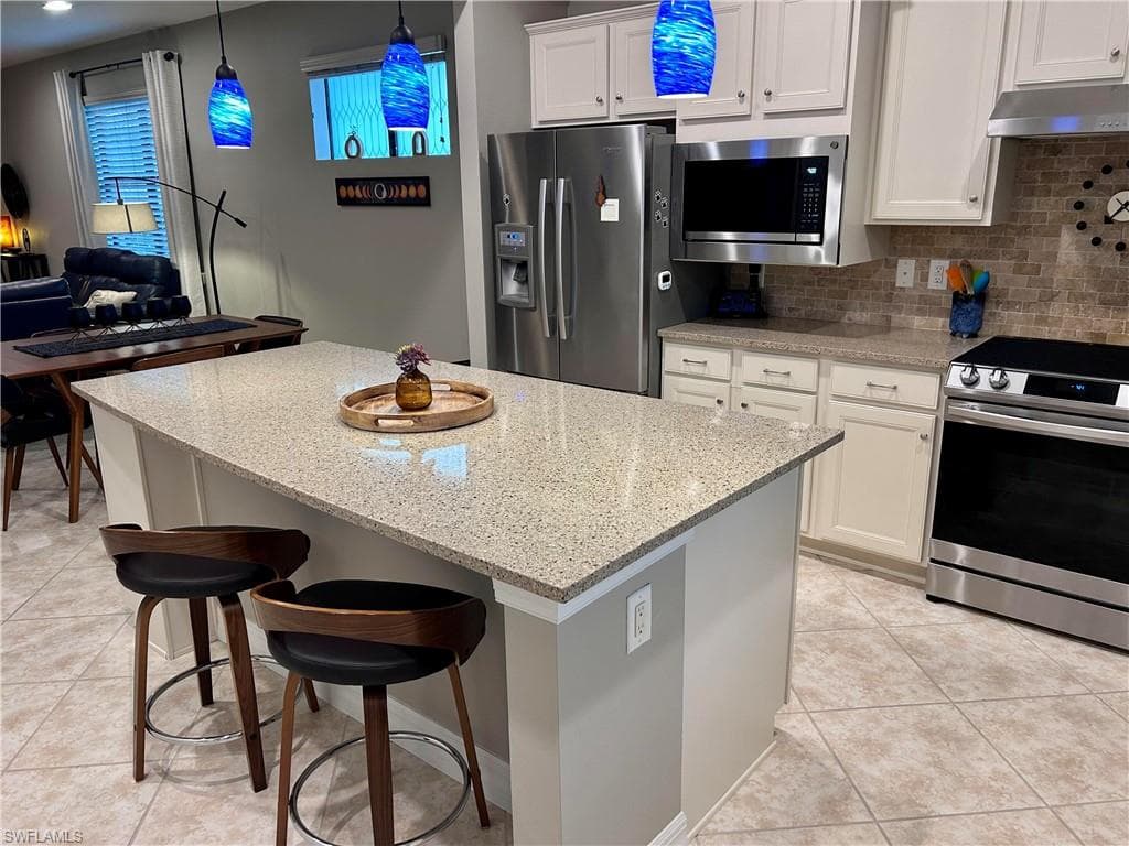 10979 Glenhurst St, Fort Myers, FL 33913-8