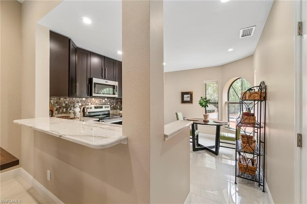 613 Serendipity Dr 613, Naples, FL 34108-12