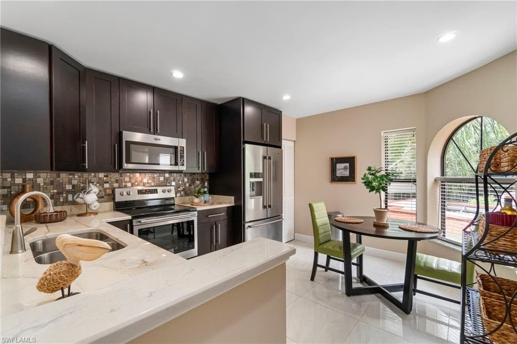 613 Serendipity Dr 613, Naples, FL 34108-14