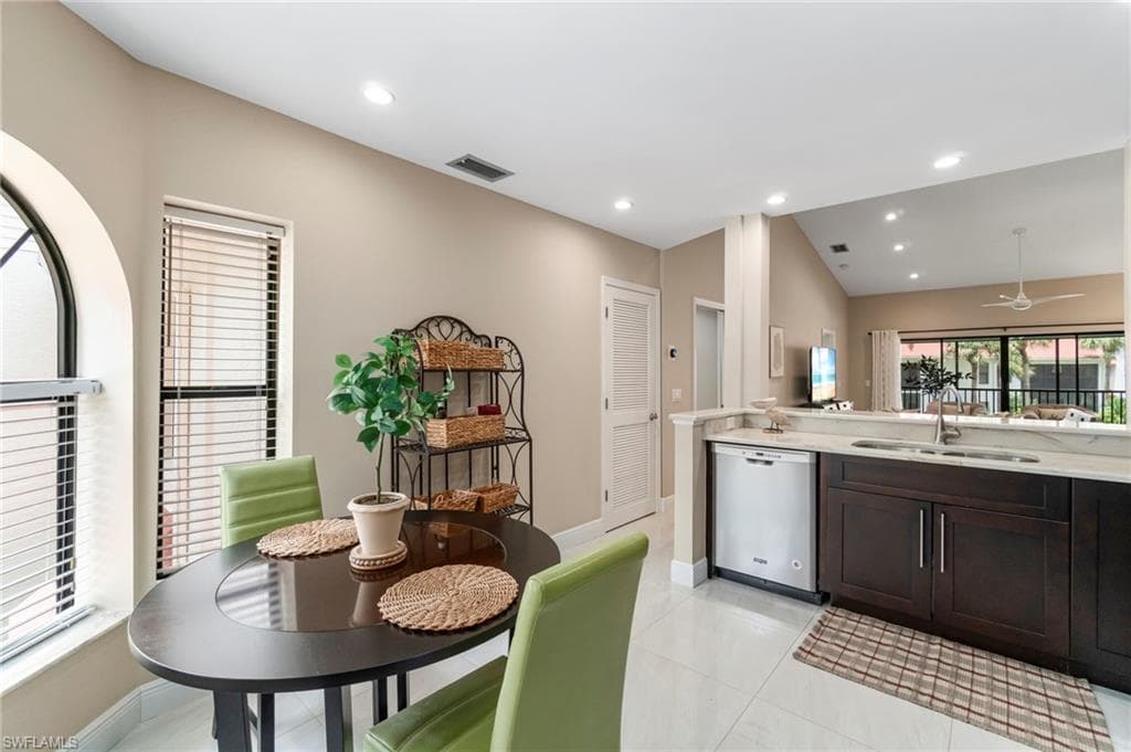 613 Serendipity Dr 613, Naples, FL 34108-18