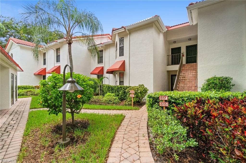 613 Serendipity Dr 613, Naples, FL 34108-1