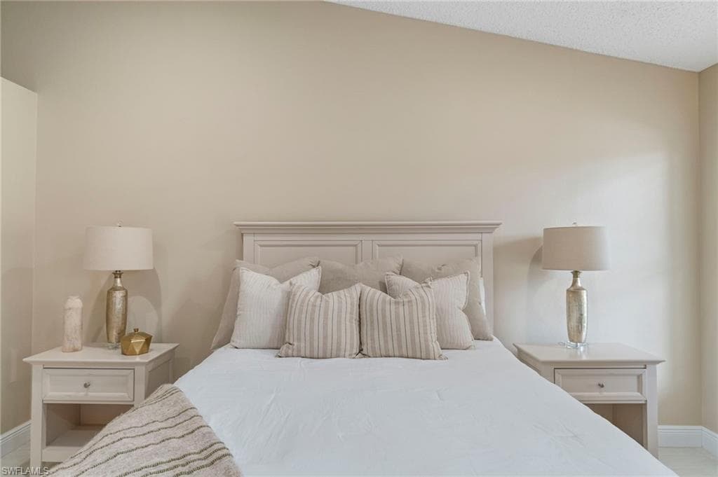 613 Serendipity Dr 613, Naples, FL 34108-23
