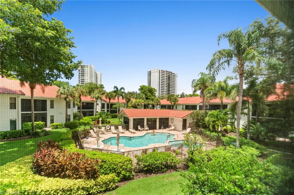 613 Serendipity Dr 613, Naples, FL 34108-35