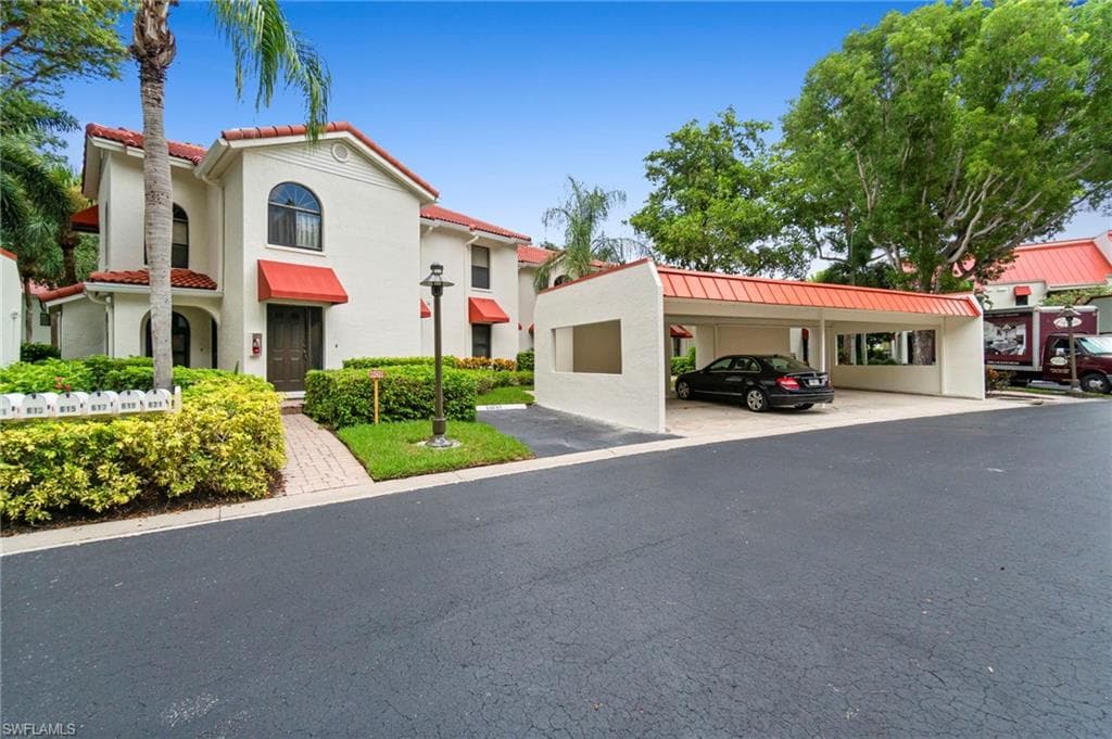 613 Serendipity Dr 613, Naples, FL 34108-37