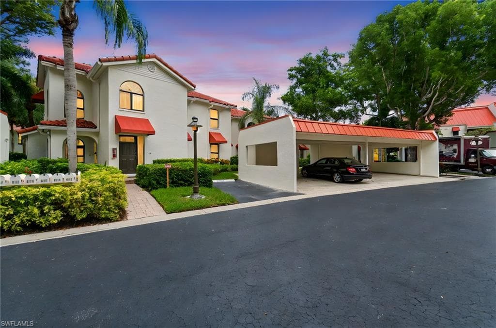613 Serendipity Dr 613, Naples, FL 34108-38