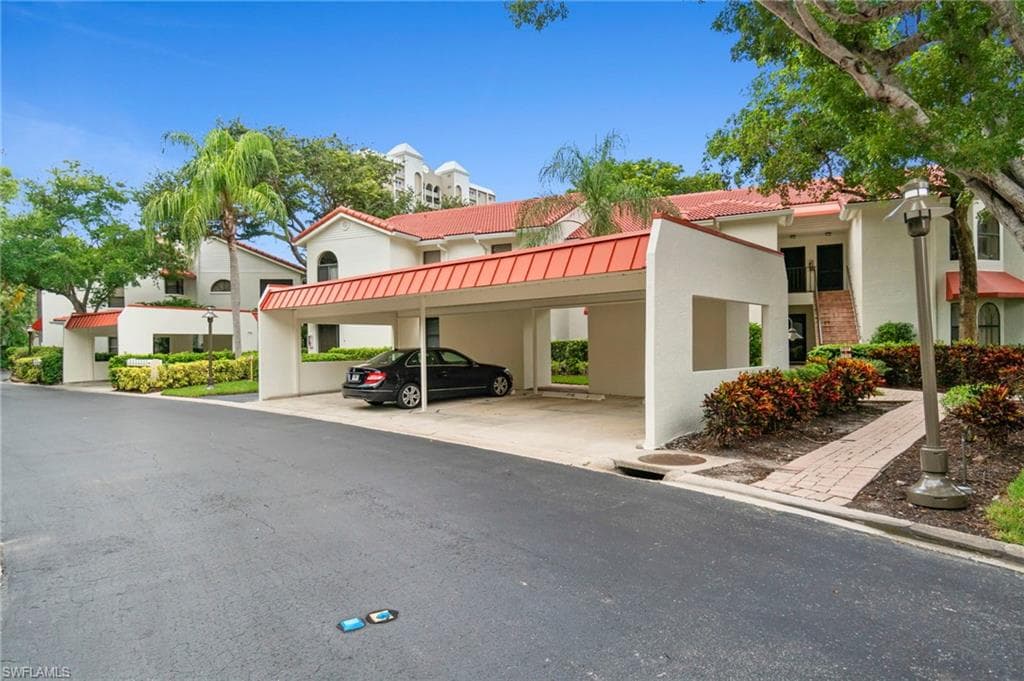 613 Serendipity Dr 613, Naples, FL 34108-3