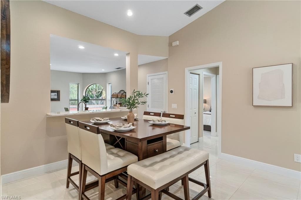 613 Serendipity Dr 613, Naples, FL 34108-8
