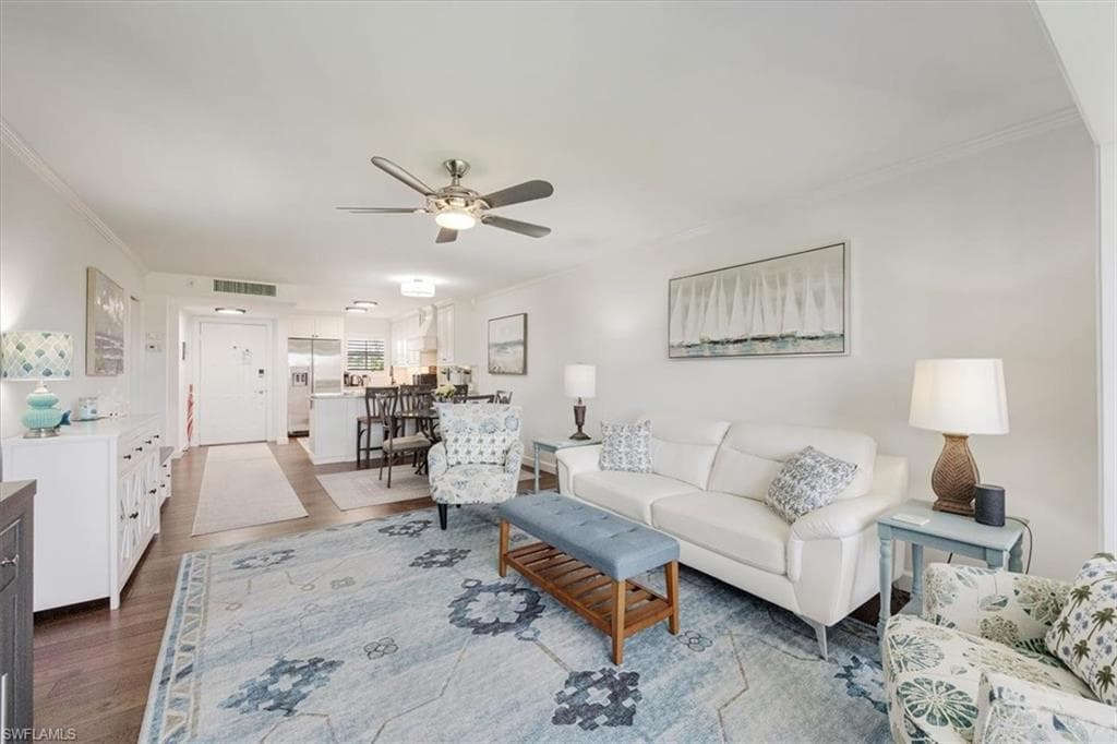 45 High Point Cir S 203, Naples, FL 34103-9