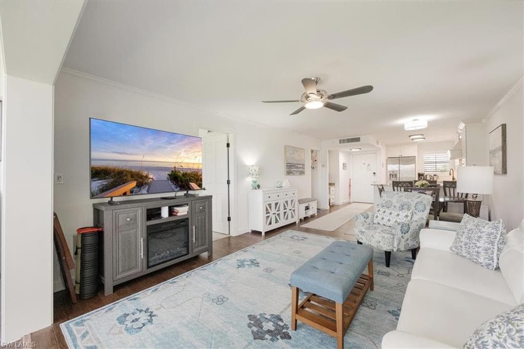 45 High Point Cir S 203, Naples, FL 34103-10