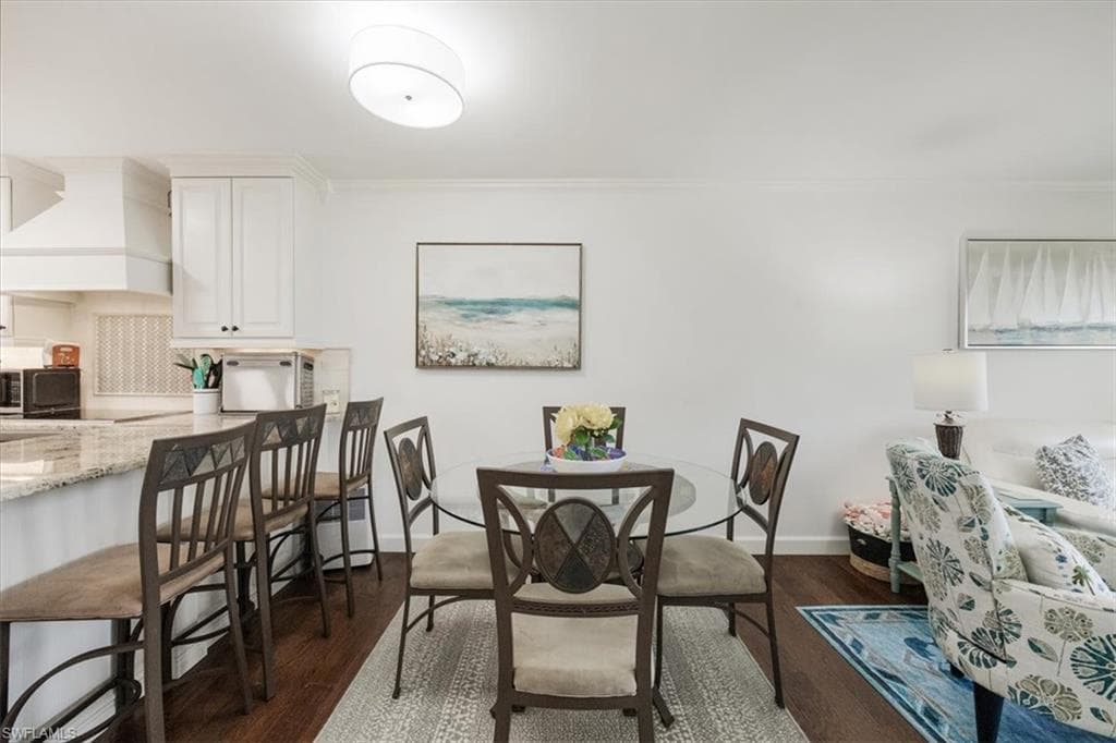 45 High Point Cir S 203, Naples, FL 34103-12