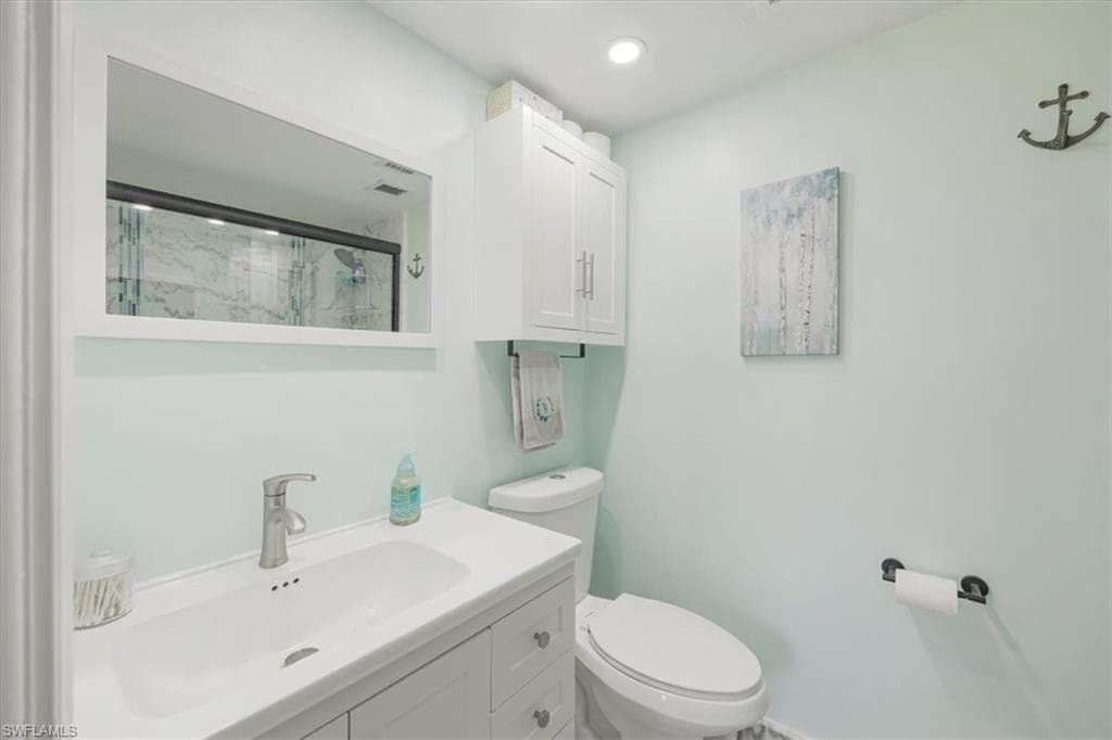 45 High Point Cir S 203, Naples, FL 34103-17