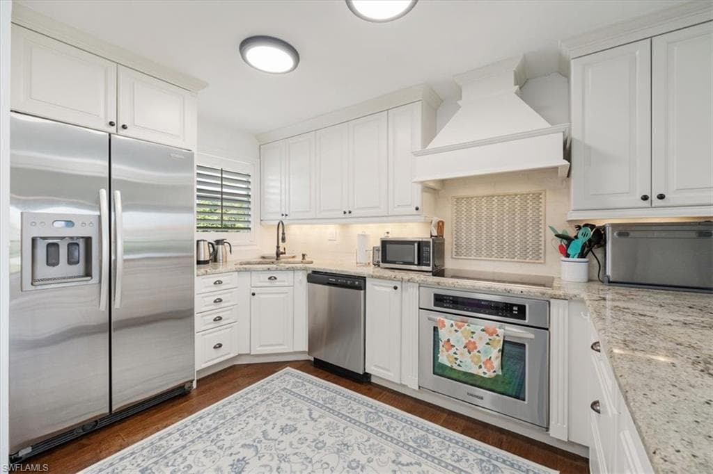 45 High Point Cir S 203, Naples, FL 34103-1