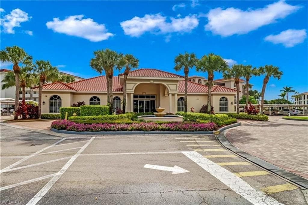 45 High Point Cir S 203, Naples, FL 34103-25