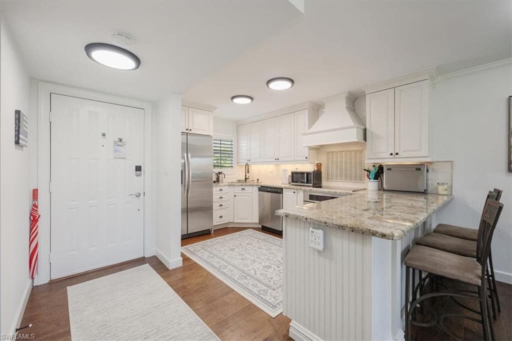 45 High Point Cir S 203, Naples, FL 34103-4