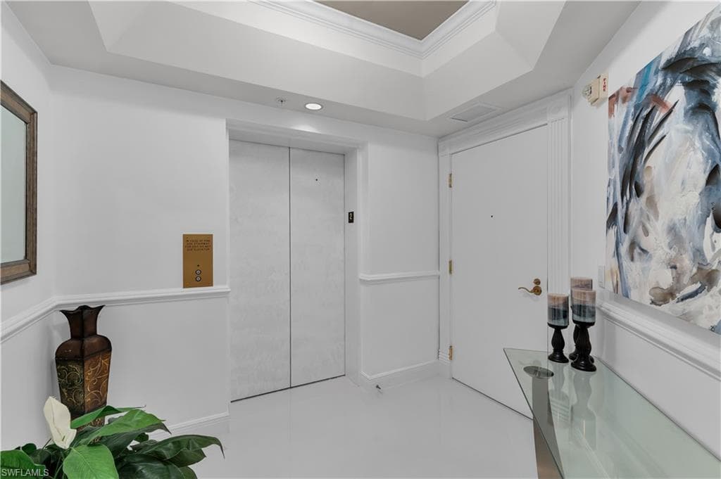 1060 Borghese Ln 204, Naples, FL 34114-3