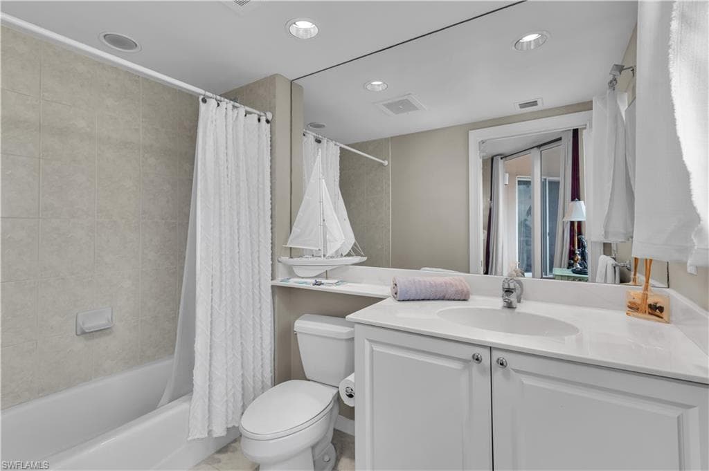 1060 Borghese Ln 204, Naples, FL 34114-7