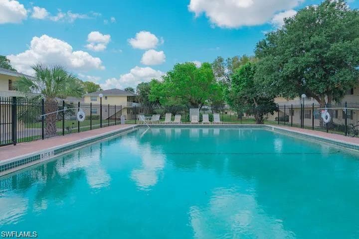 3325 Airport Pulling Rd SW E4, Naples, fl 34105-9