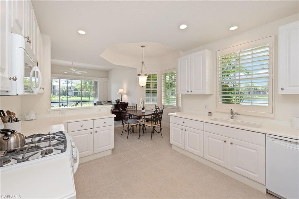 9223 Corfu Ct 104, Naples, FL 34114-5