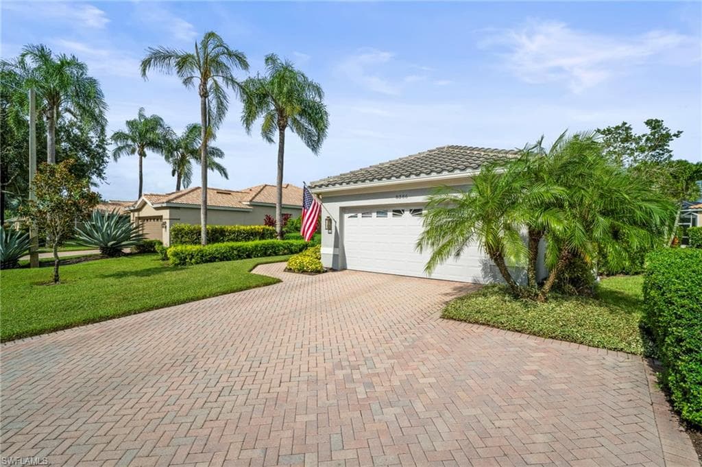 8386 Danbury Blvd, Naples, FL 34120-6