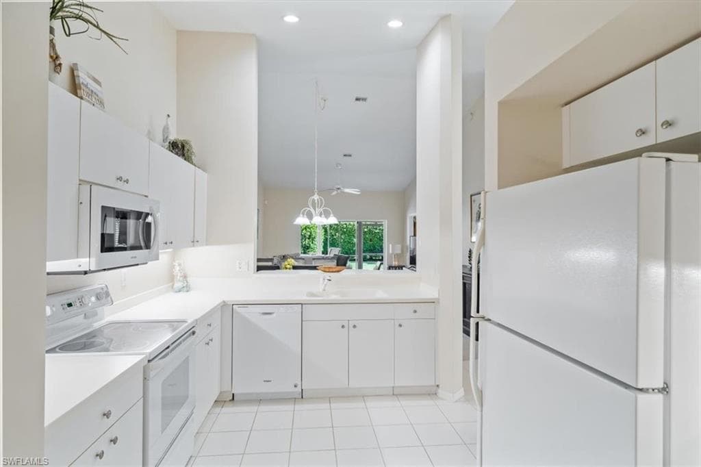 6646 Castlelawn Pl, Naples, FL 34113-9