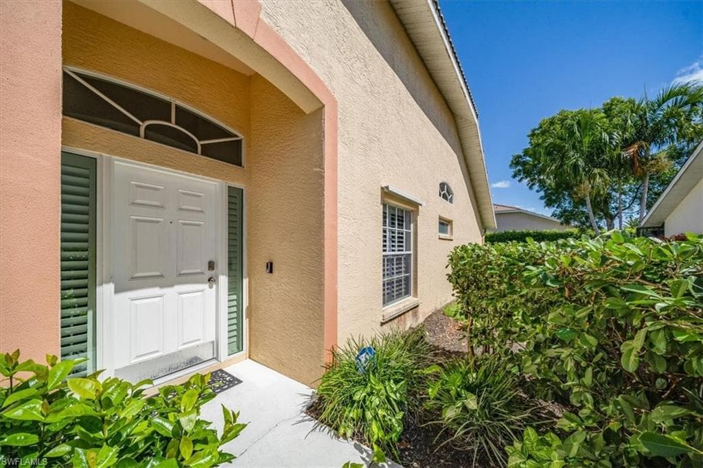 6646 Castlelawn Pl, Naples, FL 34113-3
