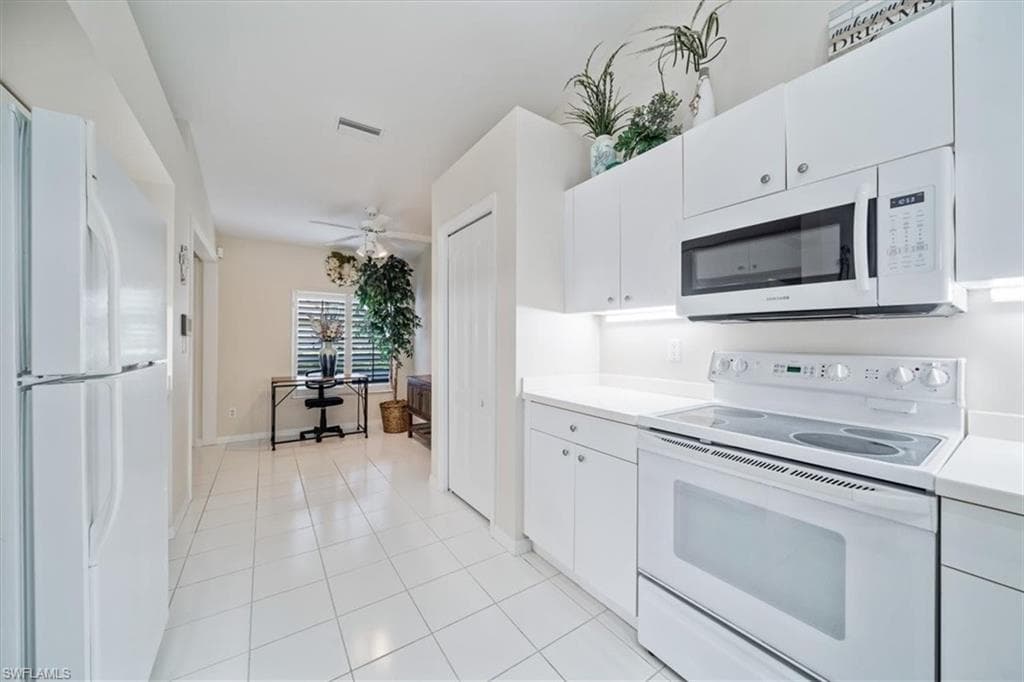 6646 Castlelawn Pl, Naples, FL 34113-8