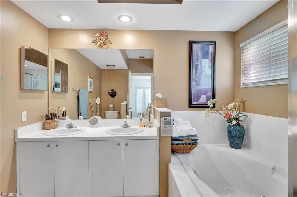 102 Siena Way 1306, Naples, FL 34119-32