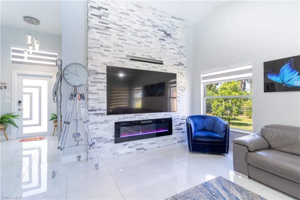 2727 40th Ave SE, Naples, FL 34117-11