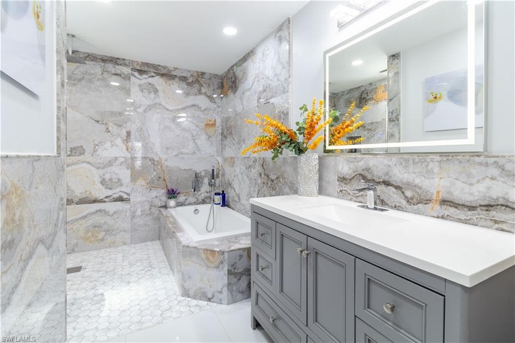 2727 40th Ave SE, Naples, FL 34117-18