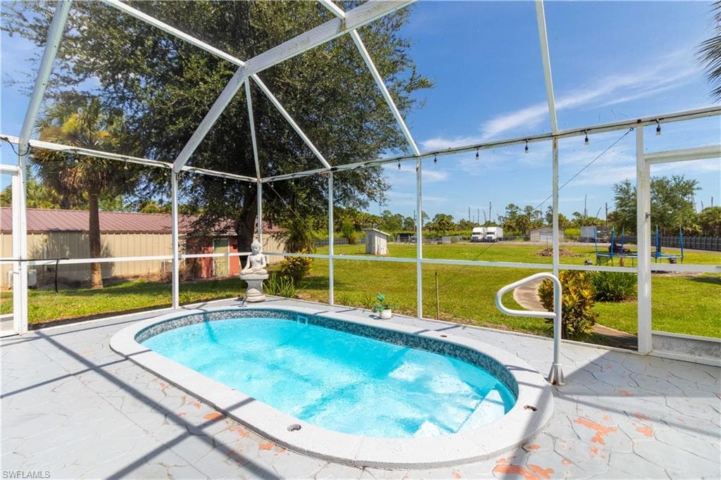 2727 40th Ave SE, Naples, FL 34117-26