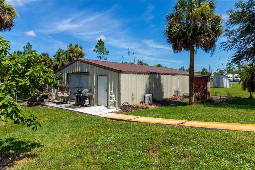 2727 40th Ave SE, Naples, FL 34117-27