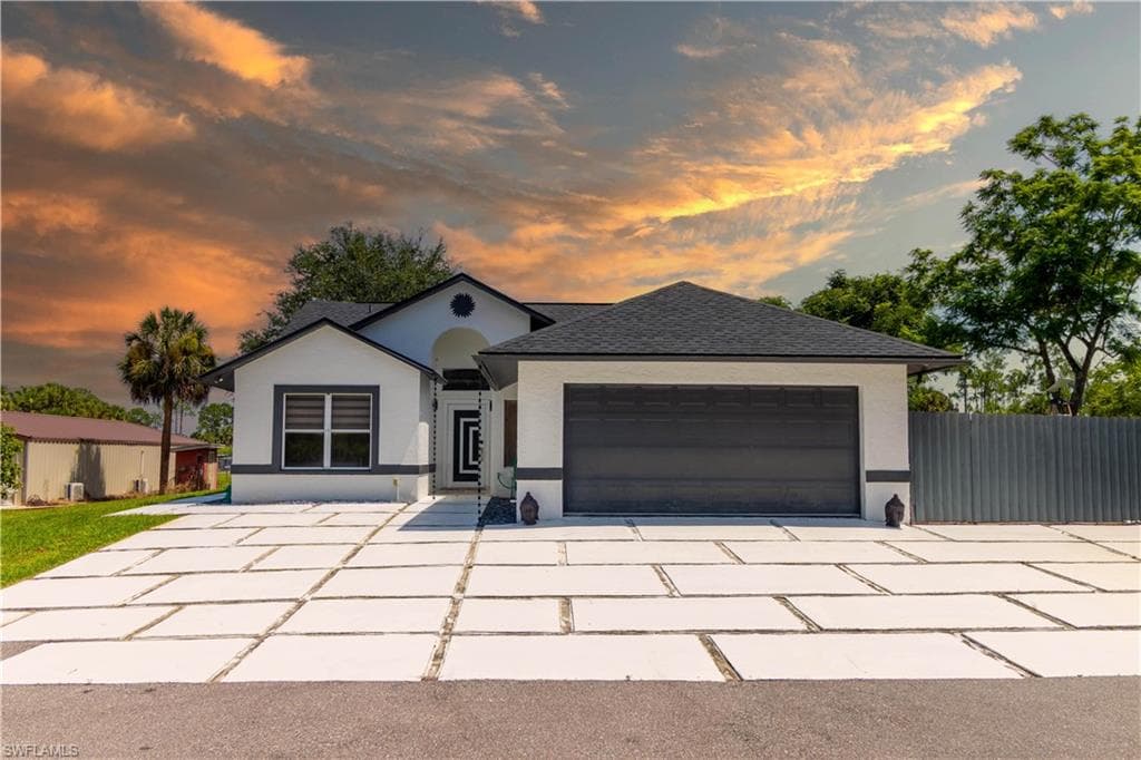 2727 40th Ave SE, Naples, FL 34117-1