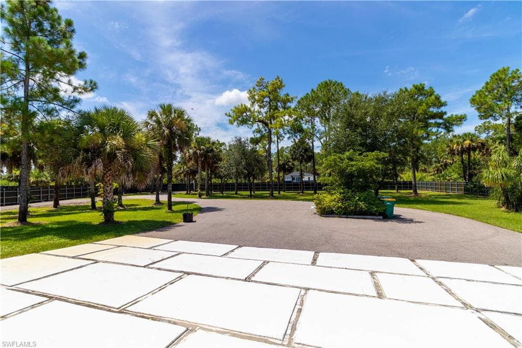 2727 40th Ave SE, Naples, FL 34117-31