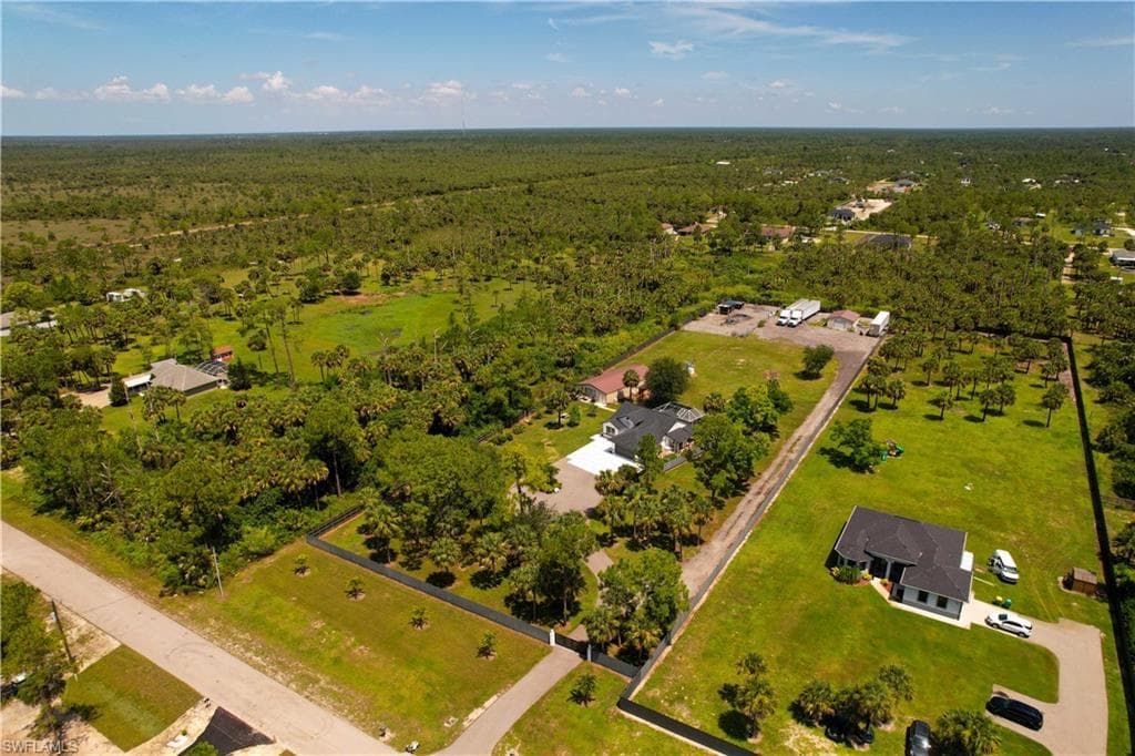 2727 40th Ave SE, Naples, FL 34117-37