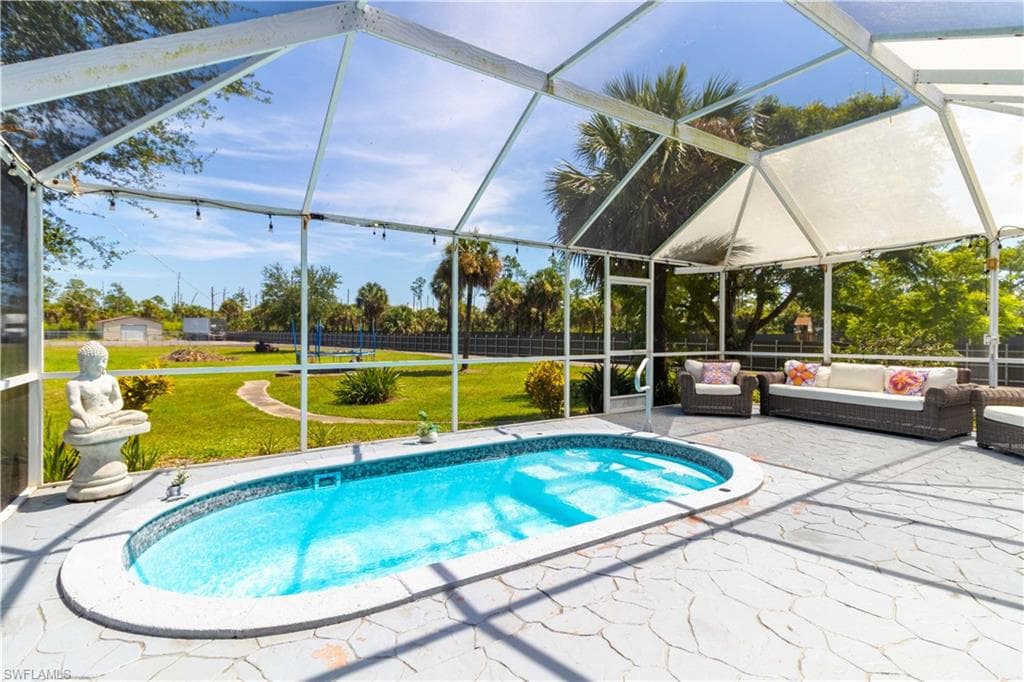 2727 40th Ave SE, Naples, FL 34117-2