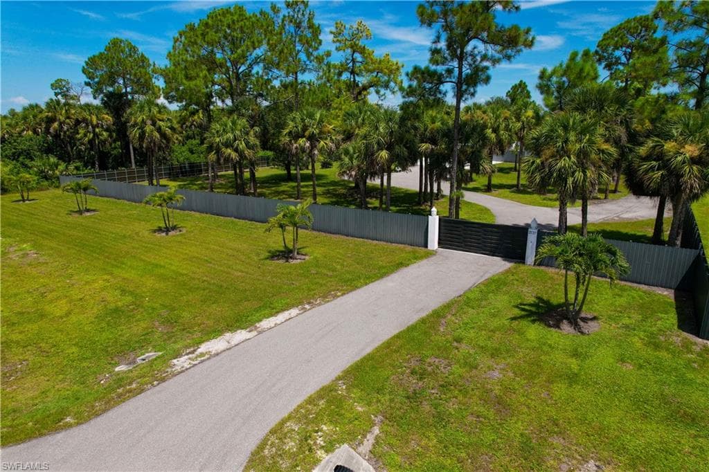 2727 40th Ave SE, Naples, FL 34117-3