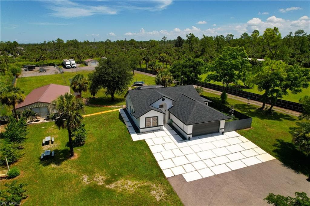 2727 40th Ave SE, Naples, FL 34117-4