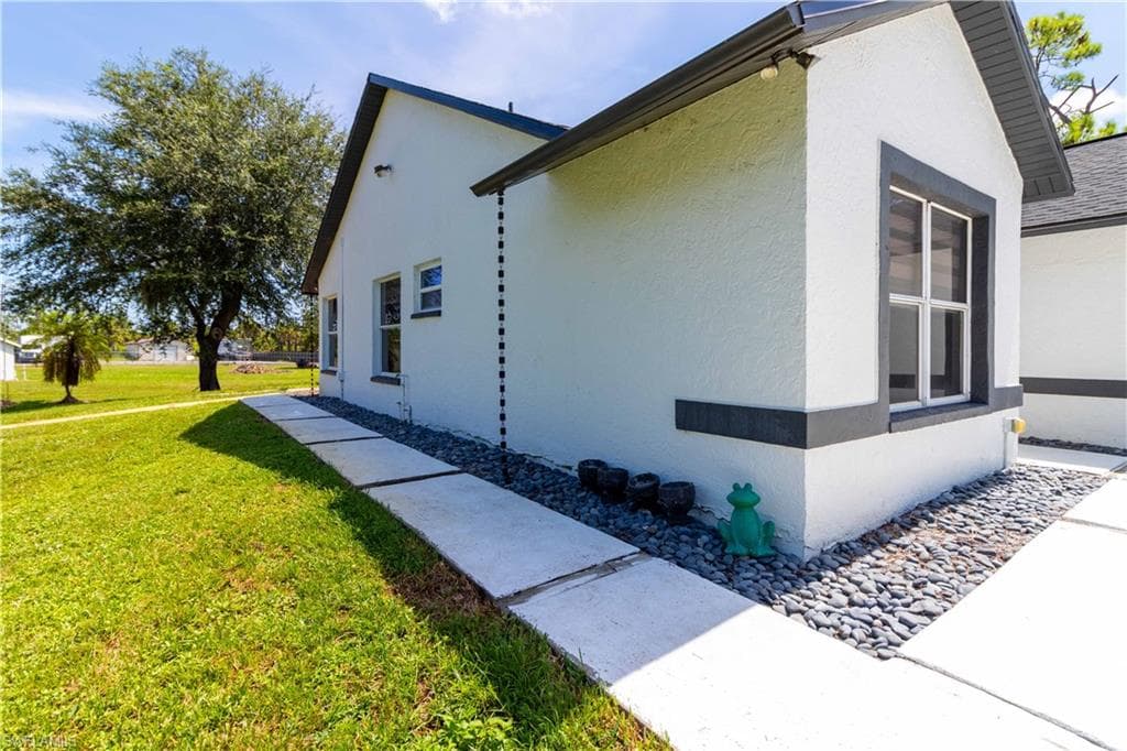 2727 40th Ave SE, Naples, FL 34117-7