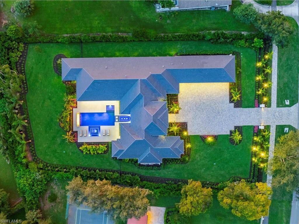208 Hickory Rd, Naples, FL 34108-9