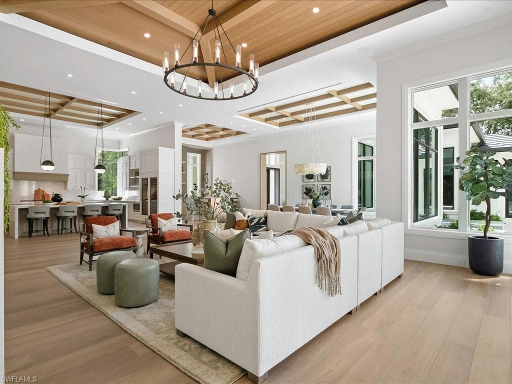 208 Hickory Rd, Naples, FL 34108-18