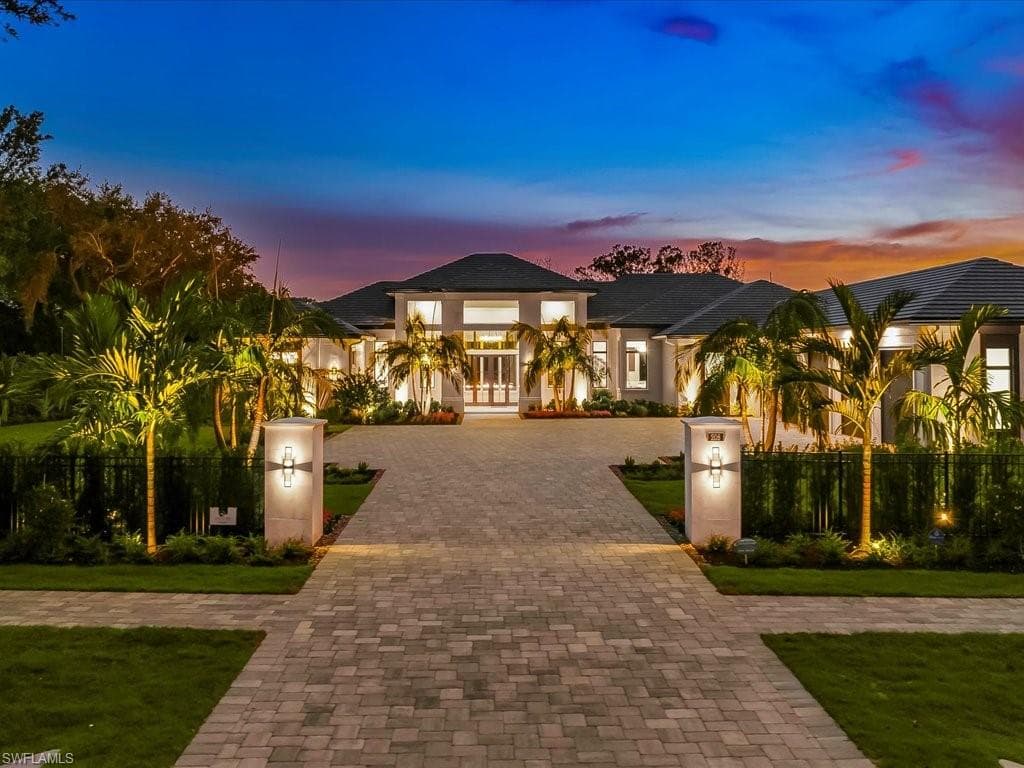 208 Hickory Rd, Naples, FL 34108-2